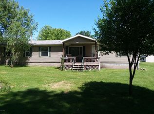 16442 Old Town Dr, Sesser, IL 62884