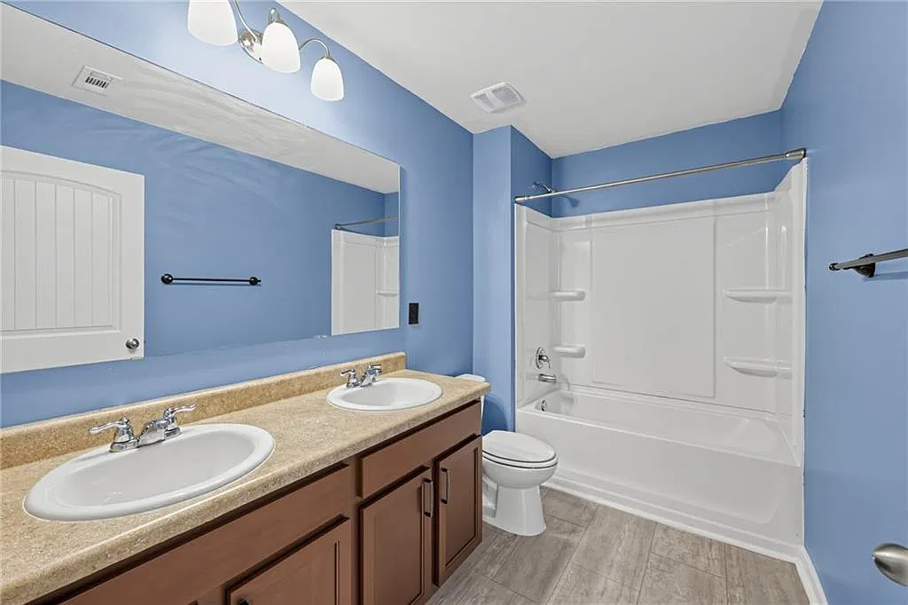 3 bed, 2.5 bath, 1682 sqft, $2,540 — Photo 2