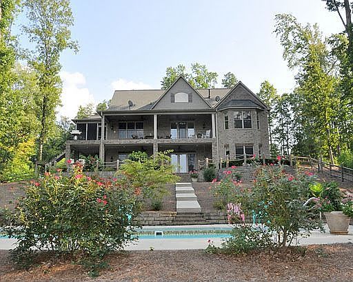 A Waterfront Retreat for all Seasons!