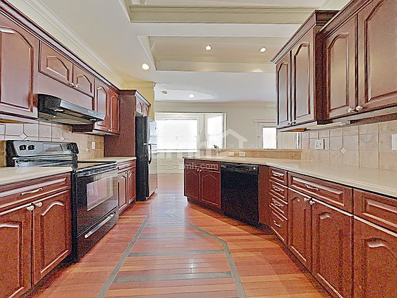 3rd image of 6313 Stillglen Ln