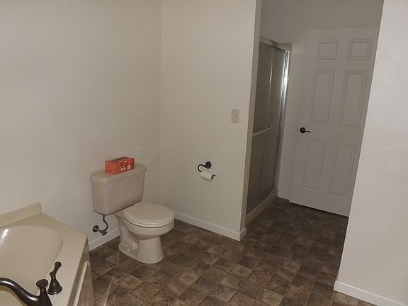 4th image of 219 Oakwood Dr