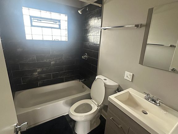 4th image of 1725 W 80th St #3C