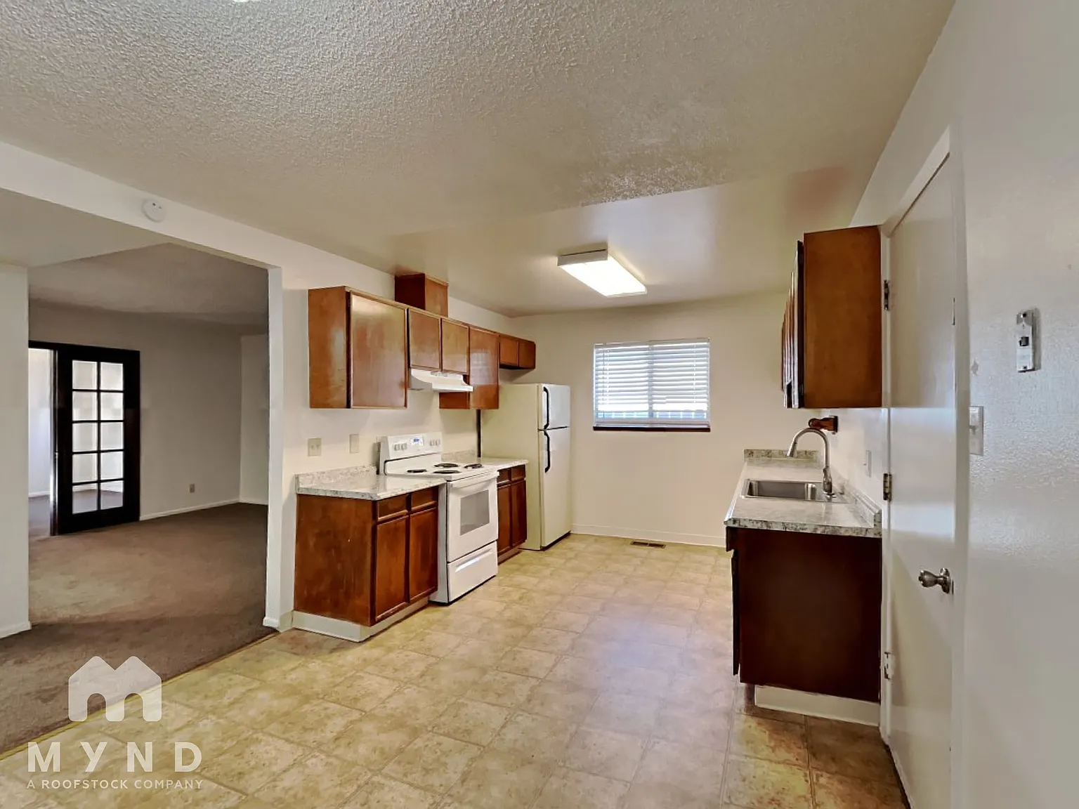 3 bed, 2.0 bath, 1955 sqft, $2,469 — Photo 2