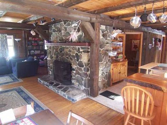 Livingroom with fireplace