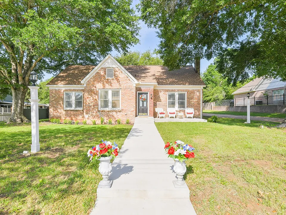 802 S Day St