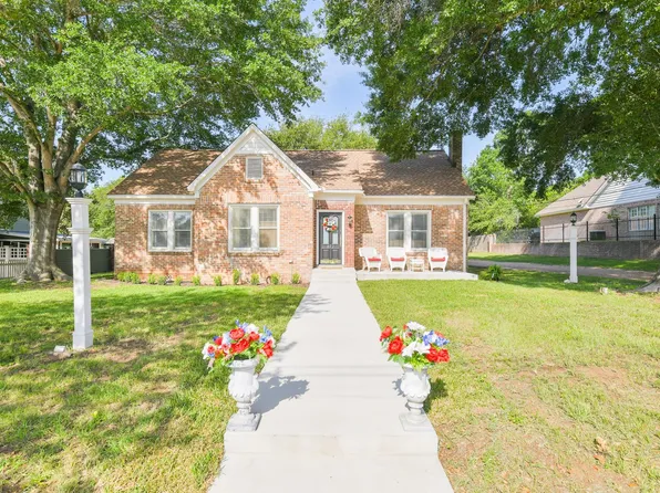 802 S Day St, Brenham, TX 77833