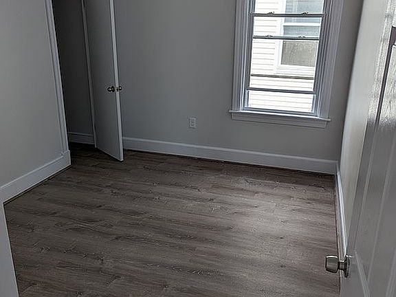 4th image of 287 Ashley Blvd