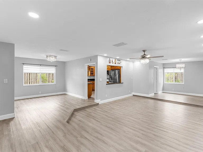 4112 NW 78th Ln — Photo 5