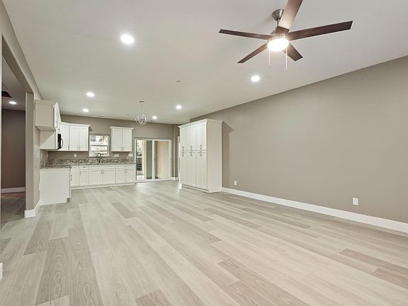 3rd image of 9421 Carter Ct