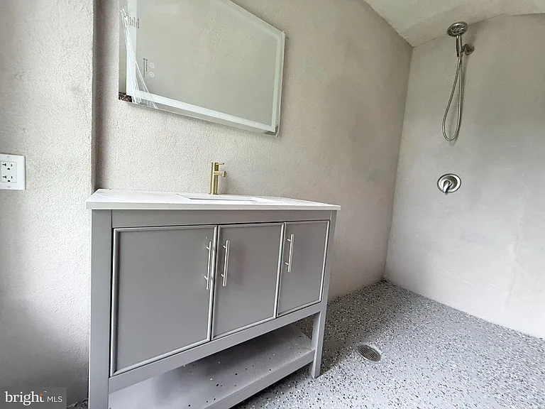 424 Lippincott Ave #B — Photo 18