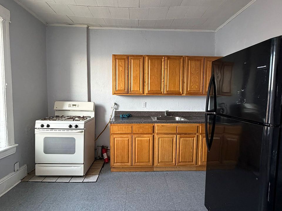 1st image of 43 Grant Ave APT 3R