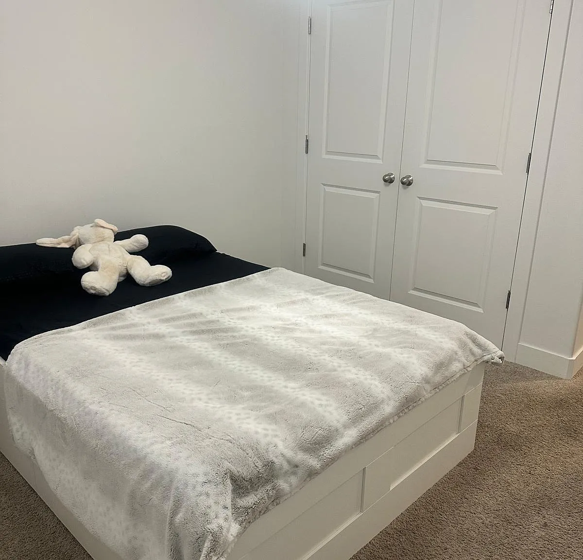 4 bed, 2.5 bath, 1800 sqft, $2,800 — Photo 1