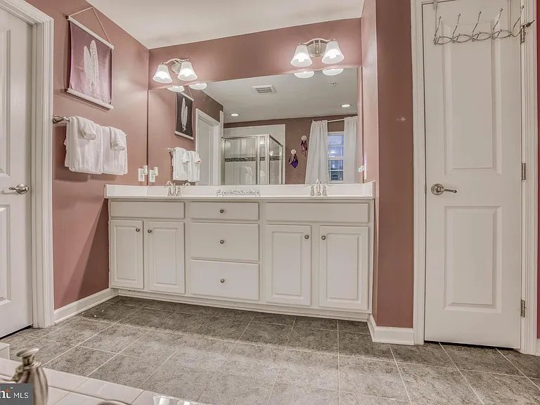728 Falcon Ln — Photo 13