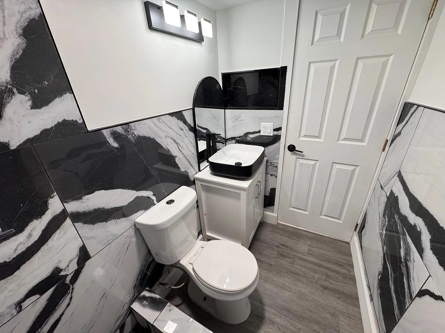 3 bed, 2.0 bath, 520 sqft, $1,800 — Photo 1