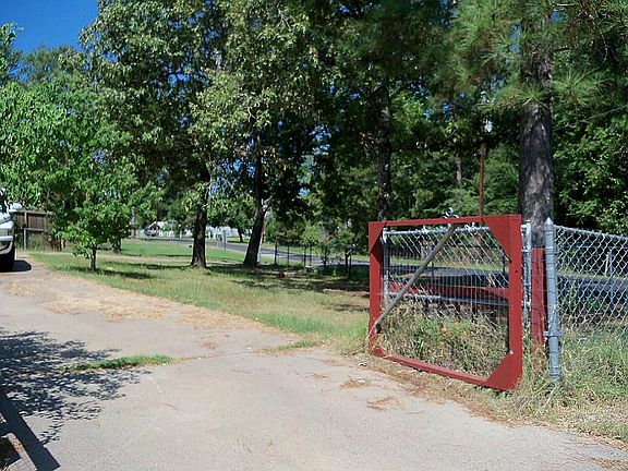 Circle drive with fence