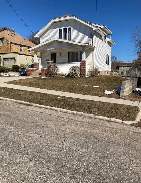 1623 S 12th St Manitowoc Wi 54220 Mls 1731740 Zillow