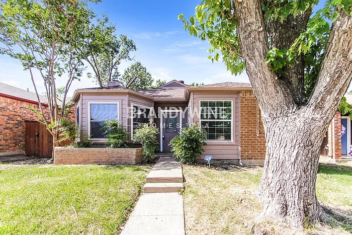 3 bed, 2.0 bath, 1403 sqft, $1,810 — Photo 2