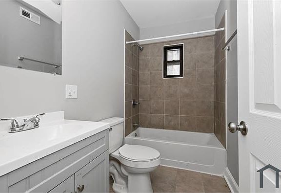 2nd image of 7119 S East End Ave APT 2C