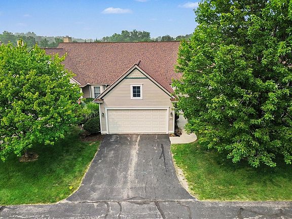 4th image of 208 Pierce Lake Dr