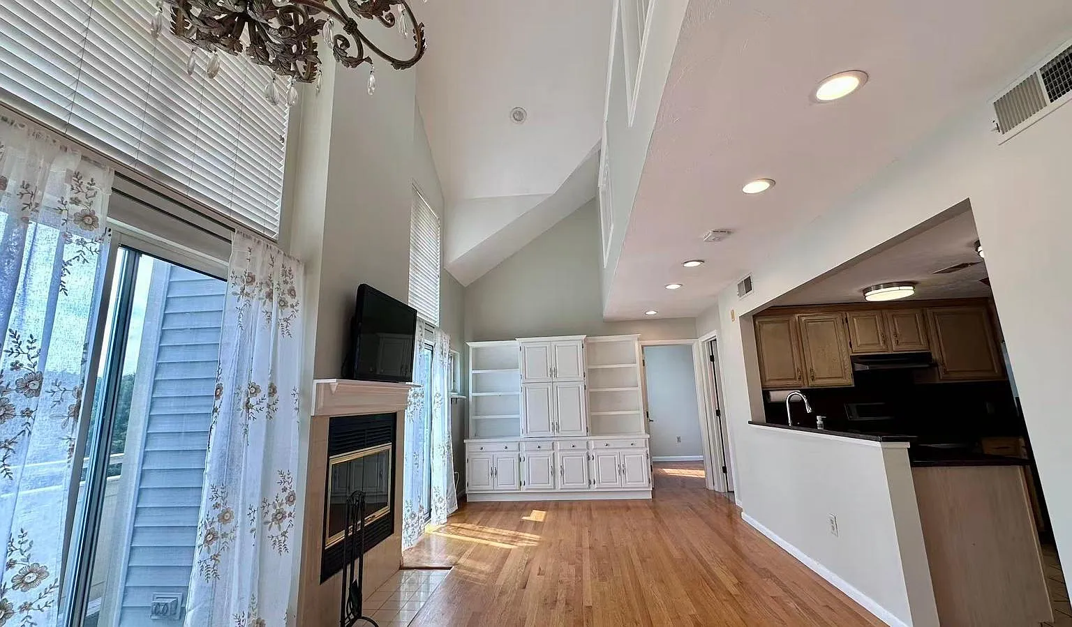 2 bed, 2.0 bath, $2,625 — Photo 4