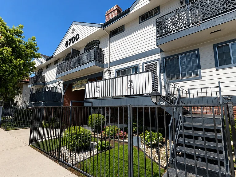 6623 Woodley Ave #213 — Photo 2
