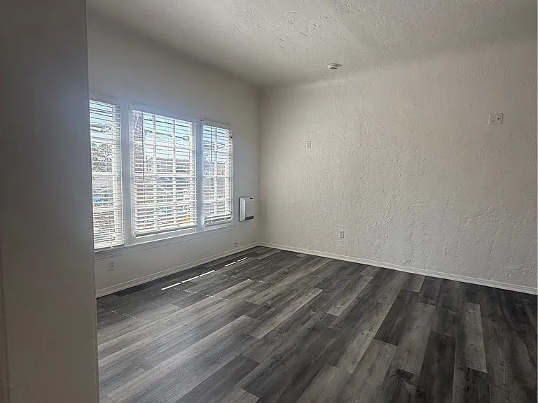 2001 Cedar Ave #11 — Photo 12