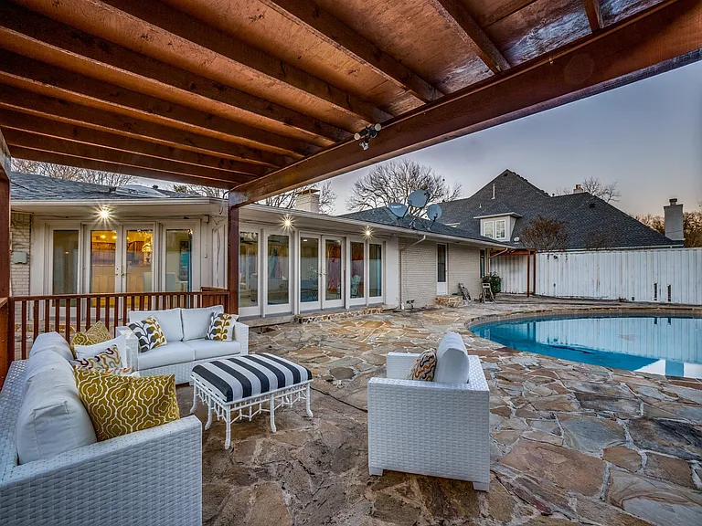 6106 Meadowcrest Dr — Photo 24