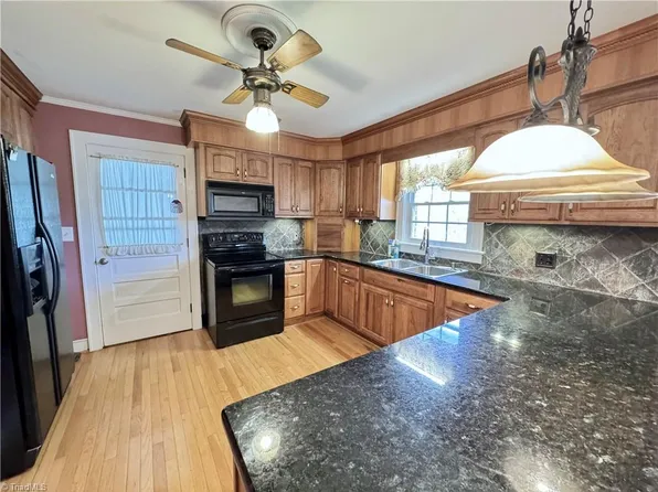 117 E Main St, Jonesville, NC 28642