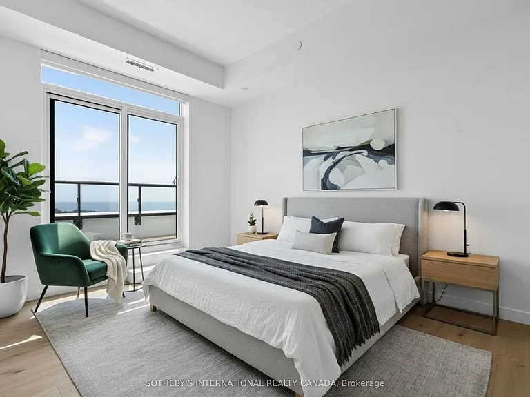 1050 Eastern Ave #Penthouse 1701 — Photo 10