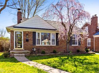 2279 Stanhope St, Grosse Pointe Woods, MI