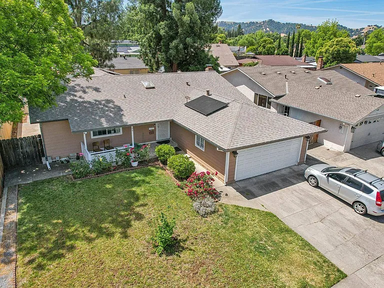 548 Bass Dr — Photo 1