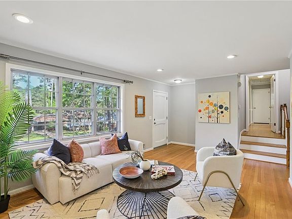 2nd image of 1329 Talcott Pl