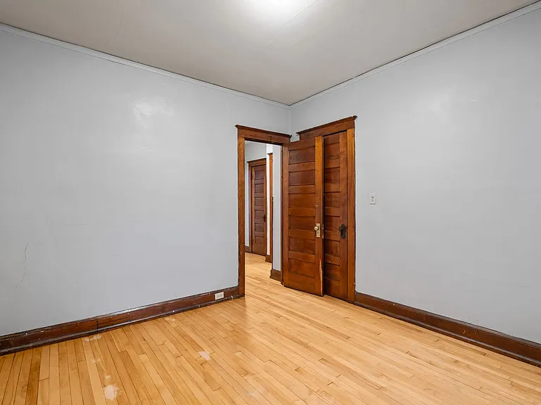 3007 N Maryland Ave — Photo 17