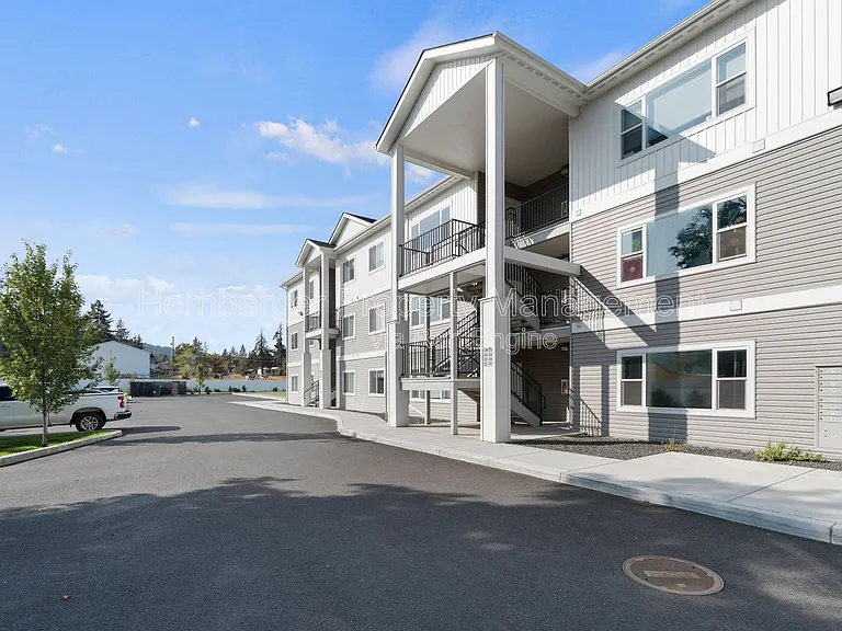 4th Ave Apartments — Photo 9