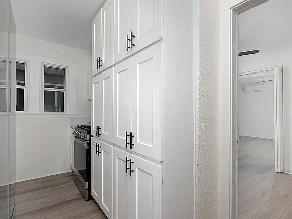 3rd image of 4554 North Ave #1