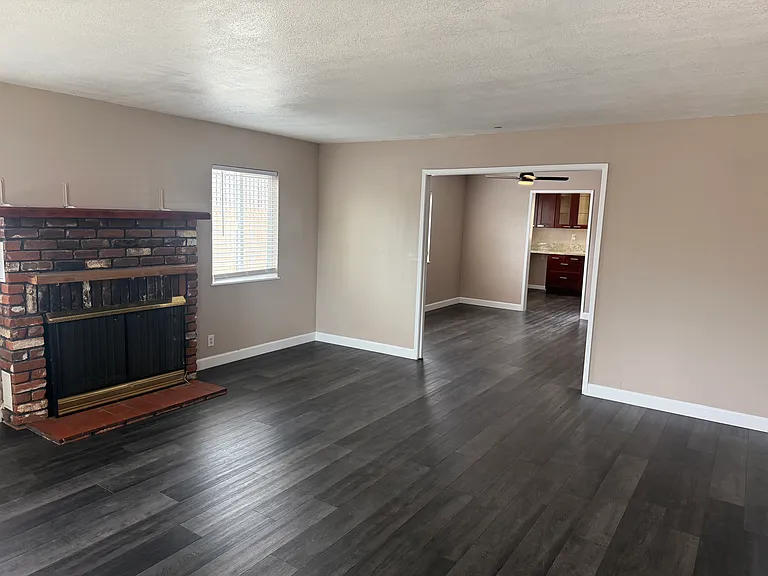 11203 Roswell Ave — Photo 12