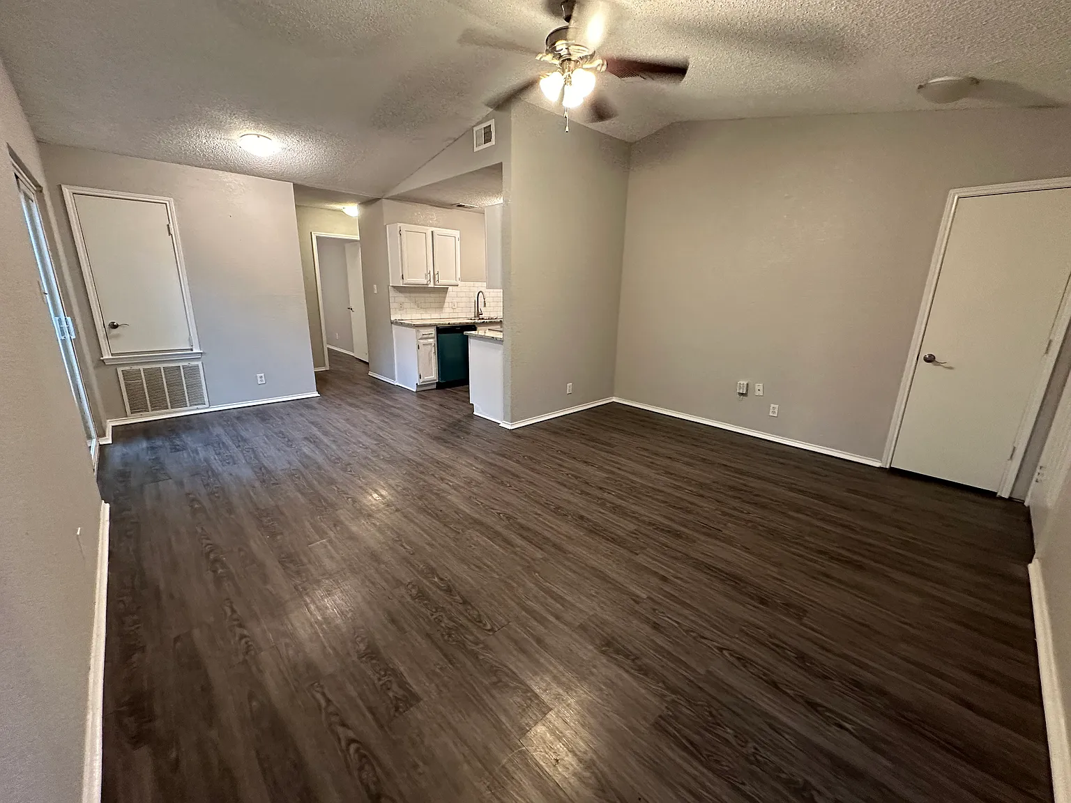 2 bed, 918 sqft, $1,495 — Photo 4