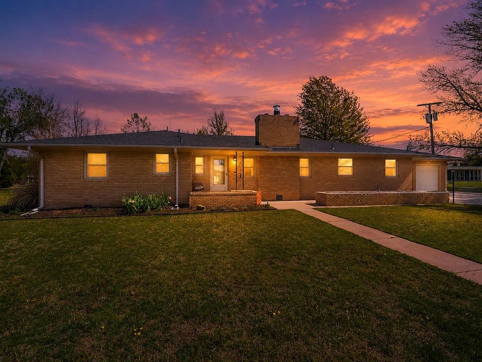 1st image of 405 Circle Dr