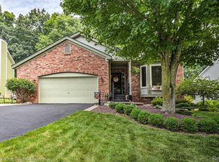 2637 Hilltop Ln, Howell, MI 48843