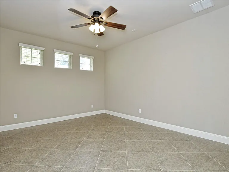 15205 Joseph Dr — Photo 17