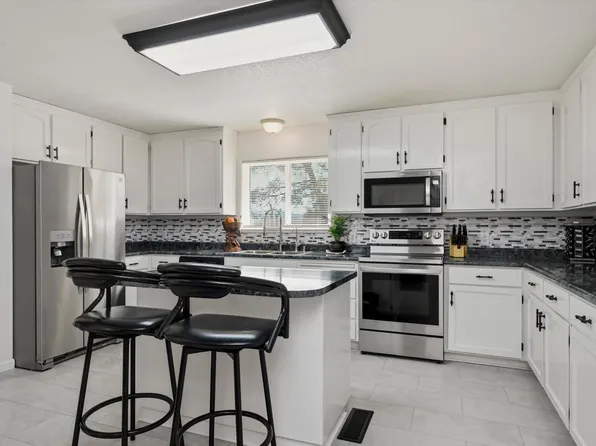 18685 Oak Grove Road, Hidden Valley Lake, CA 95467