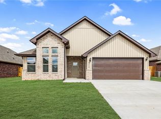 971 Pink Lady Pl, Centerton, AR 72712