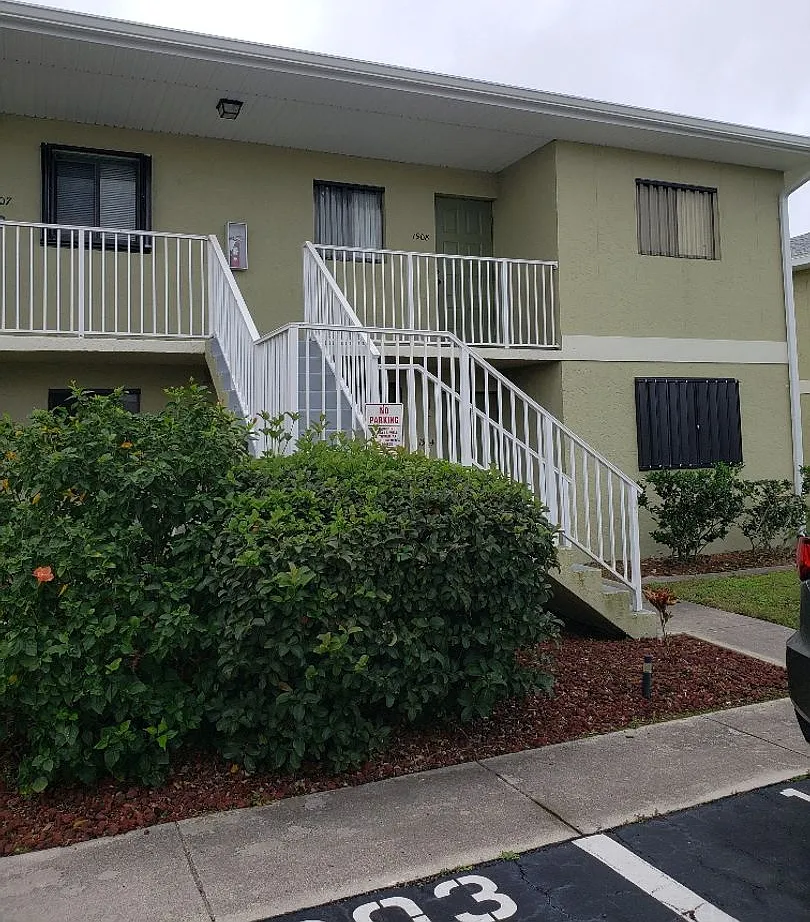 Lakeshore Condominium Deep Creek $2400 — Photo 1