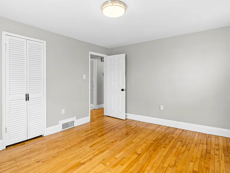 92 Gladeside Ave #1 — Photo 10