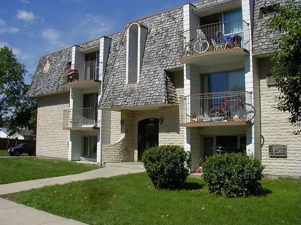 Richmond Village, 179 Allegheny Dr, Winnipeg, MB R3T 3A1