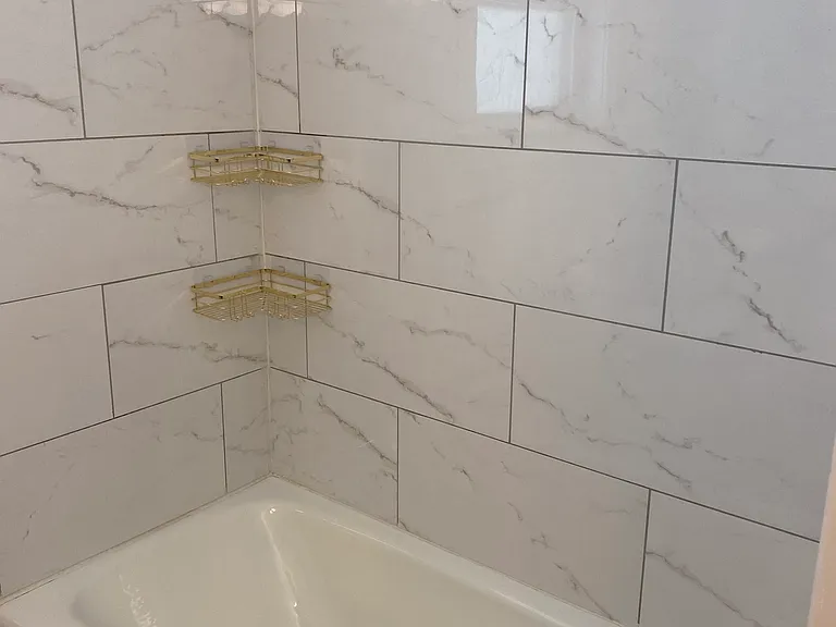 Beautiful tub/shower unit