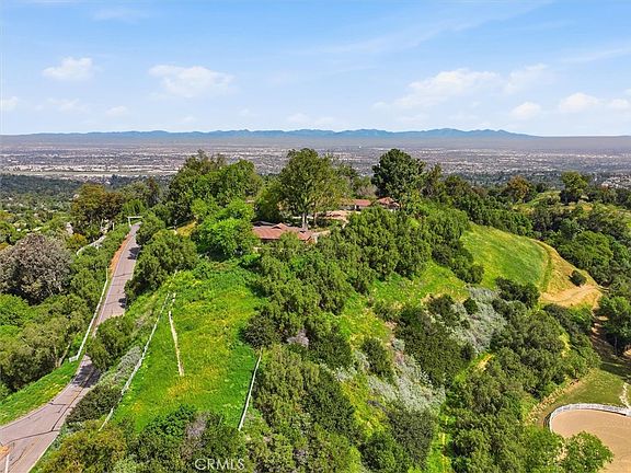 5th image of 100 Saddleback Rd