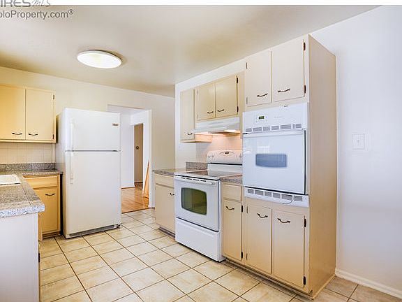 Upgraded Kitchen w/2 ovens