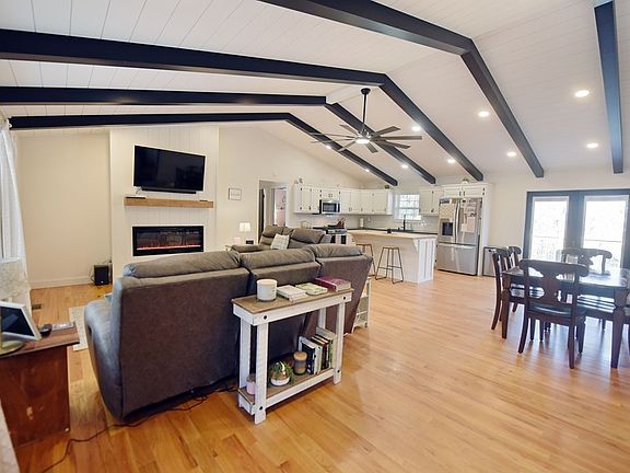 2nd image of 17 Ellen Dr