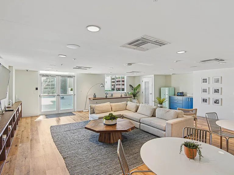 Riverview One Apartments — Photo 2